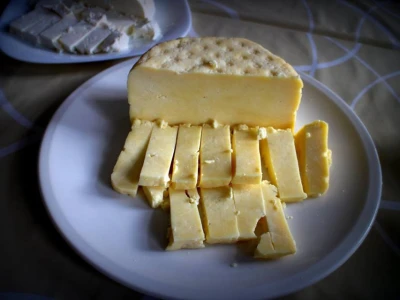 Sir seoskih domaćina