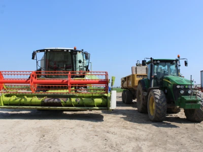 Traktor i kombajn