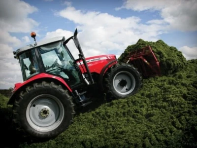 Traktor Massey Ferguson 5400