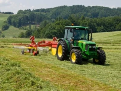 Traktor John Deere 5G