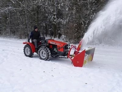 Traktor Agromehanika AGT 830/835