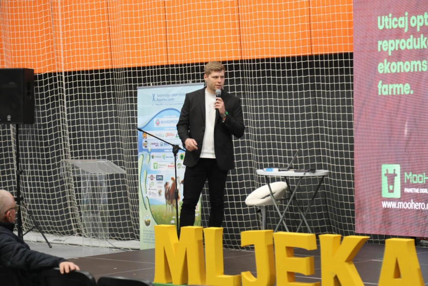Matija Stupar tokom prezentacije na Savjetovanju mljekara