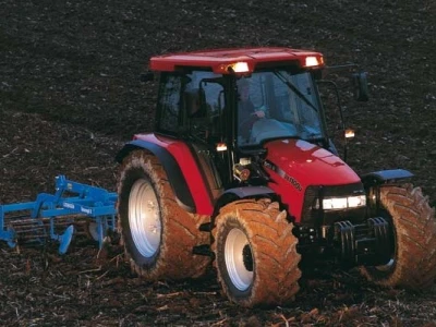 Traktor Case JXU