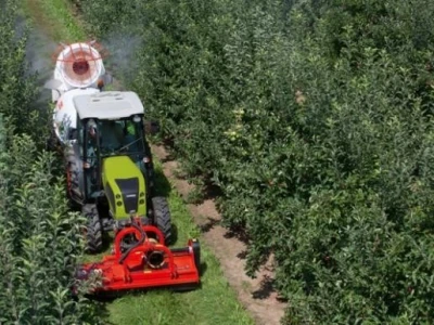 Traktor Claas NEXOS
