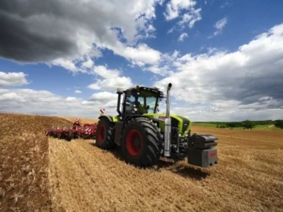 Traktor Claas XERION