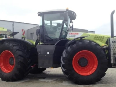 Traktor Claas XERION