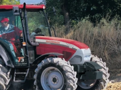 Traktor McCormick CX
