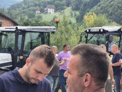 Policija zaustavila kolone traktora na putevima prema Sarajevu