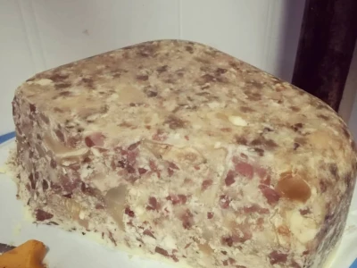 Edin Babić je peta generacija koja proizvodi i prodaje suho meso - i ovčju stelju