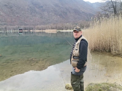 Emir i Senada Dedić pecaju na Boračkom jezeru