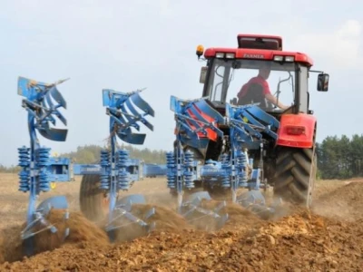 Traktor Farmer F5