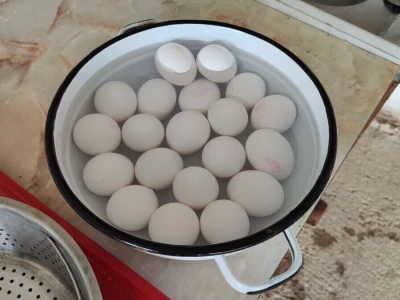 Farbanje jaja na pari