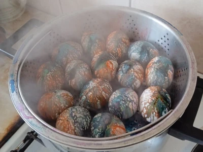 Farbanje jaja na pari