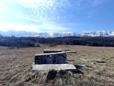 Gdje čeljad nije bijesna, ni Zijemlja nisu tijesna.