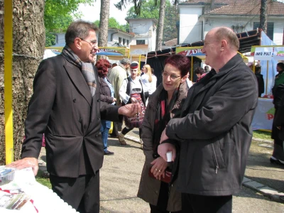 Slavko Gvozdenac u razgovoru sa prijateljima
