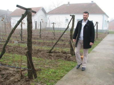 Ulfet Brkić u malinjaku