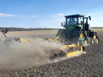 John Deere 8RX 410 traktor mjeseca