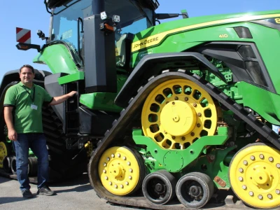 John Deere 8RX traktor gusjeničar