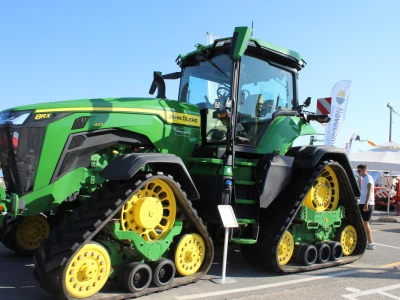 John Deere 8RX traktor gusjeničar