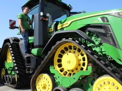 John Deere 8RX traktor gusjeničar