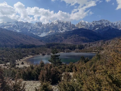 Kad čeljad nije bijesna, ni Zijemlja nisu tijesna.