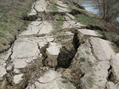 Klizište uslijed pražnjenja jezera