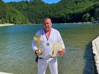 Ko je lugar Mirko Kecman?