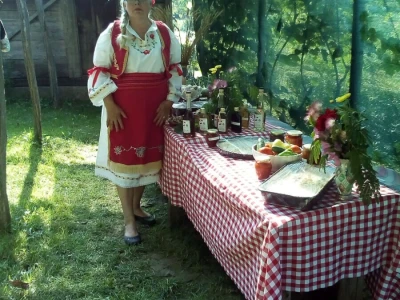 Ko povezuje opančarstvo, izradu narodnih nošnji, poljoprivredu i pripremu zimnicu?