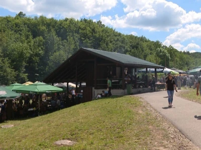 Ozrenski festival mesa okupio 90 izlagača