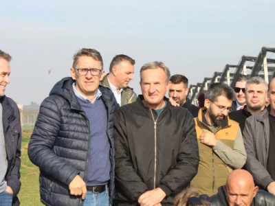 Pametni sistem za navodnjavanje i prihranu biljaka
