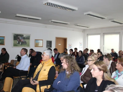 Pametni sistem za navodnjavanje i prihranu biljaka