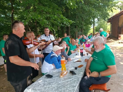 Penzioner Avdo, kosom starom četiri decenije, pobijedio na kosijadi