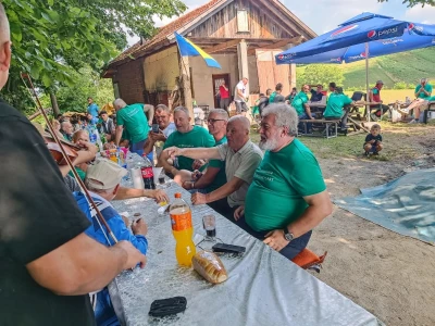 Penzioner Avdo, kosom starom četiri decenije, pobijedio na kosijadi