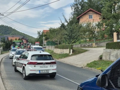 Policija zaustavila kolone traktora na putevima prema Sarajevu