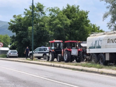 Policija zaustavila kolone traktora na putevima prema Sarajevu
