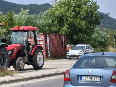 Policija zaustavila kolone traktora na putevima prema Sarajevu