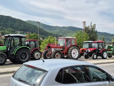 Policija zaustavila kolone traktora na putevima prema Sarajevu