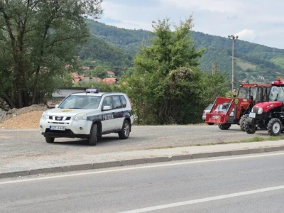 Policija zaustavila kolone traktora na putevima prema Sarajevu