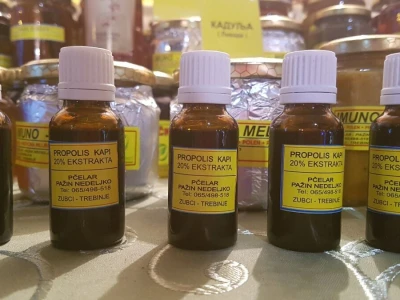 Porodica Pažin nudi organski med sa hercegovačkih ljekovitih polja