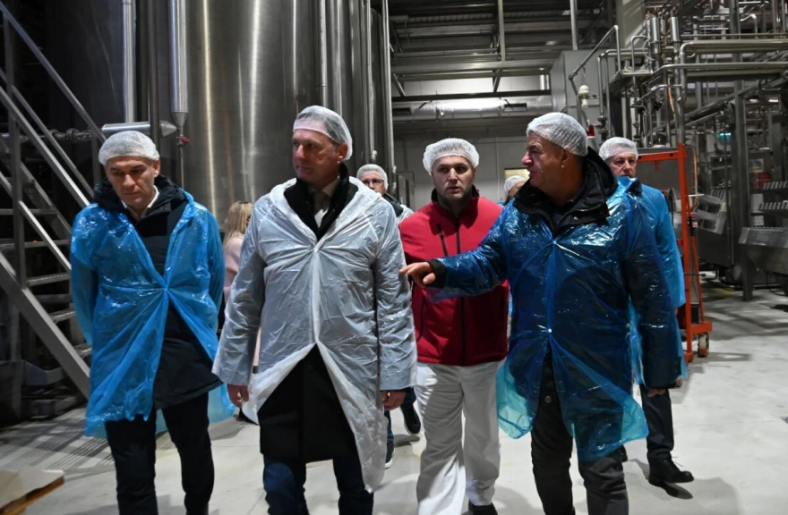 Ministar prilikom posjete pogonu za su&scaron;enje mlijeka