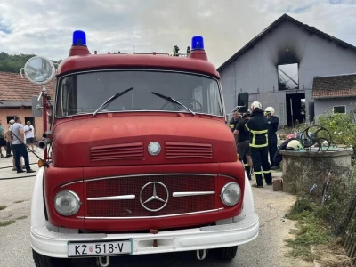 Požar na obiteljskoj farmi krava u Kamešnici