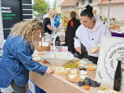 Sajam meda, prehrambrenih i tradicionalnih proizvoda u Šamcu