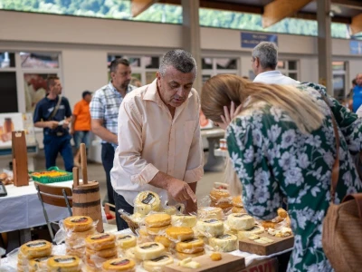Sajam poljoprivrednih proizvoda "Dani maline i meda" Žepče 2022.