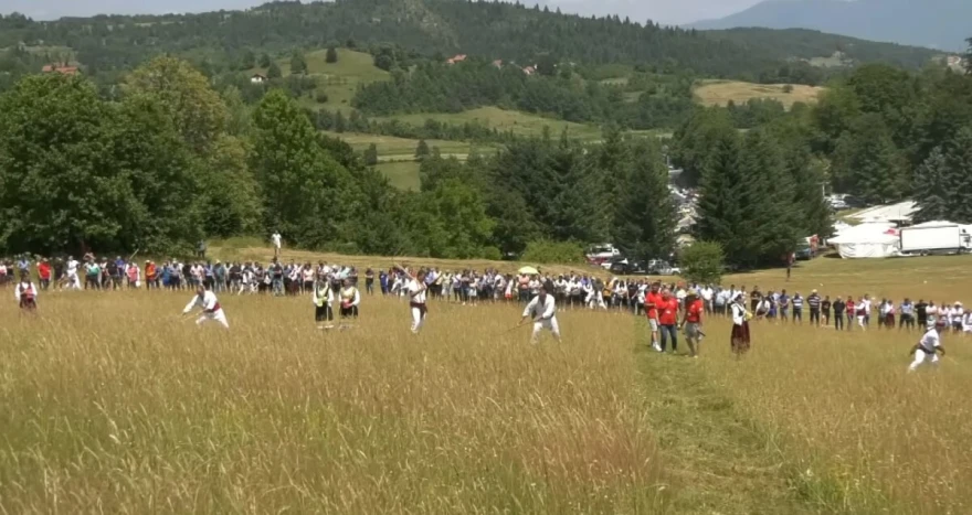 grupno ko&scaron;enje trave