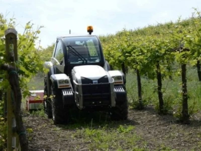 Traktor Ferrari Sky Jump V95 Dualsteer