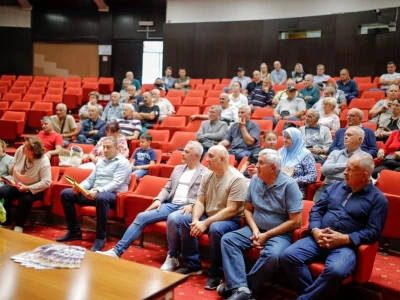 Stari Grad će dodijeliti 73 plastenika građanima, potpisani ugovori