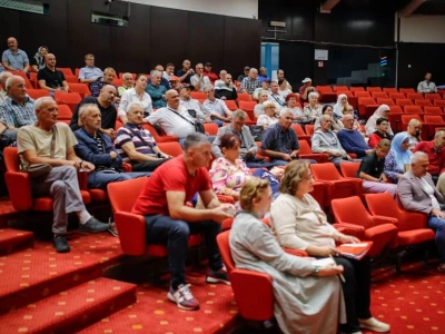 Stari Grad će dodijeliti 73 plastenika građanima, potpisani ugovori