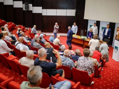 Stari Grad će dodijeliti 73 plastenika građanima, potpisani ugovori