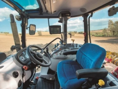 Traktor New Holland T5