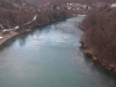 Takmičenje na Drini: Ko će uloviti najveću mladicu, pecati se može i iz kafane